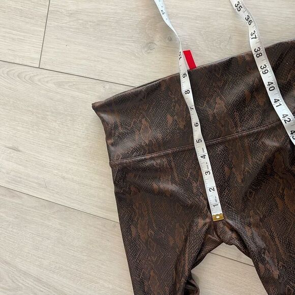 Spanx Snake-Printed Faux Leather Full Length Leggings size M - Picture 5 of 11